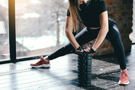 Fitnes, teretana, vezbanje, devojka u teretani Fitnes, teretana, vezbanje, devojka u teretani