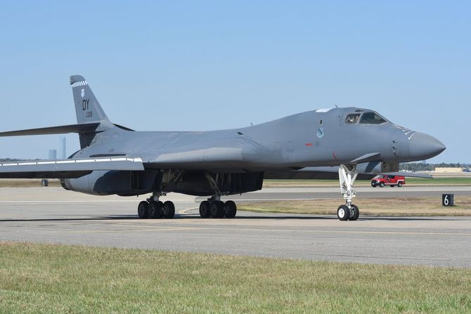 B-1B Lancer, avion