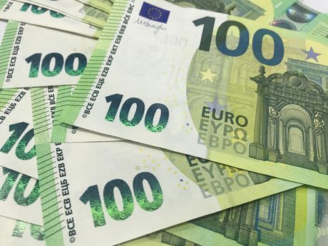 Sto evra, 100 evra, evri, pare, novac, devize, biznis, štednja