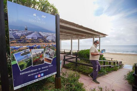 Italija, turizam, priprema, sezona, kafići, plaže, prodavnice, ulica