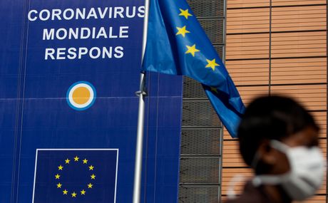 EU, Evropska unija, zastava, koronavirus, čovek, maska