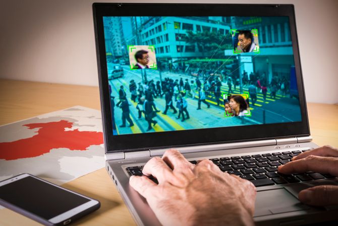 Laptop, slika, ulica, prepoznavanje lica Laptop, slika, ulica, prepoznavanje lica