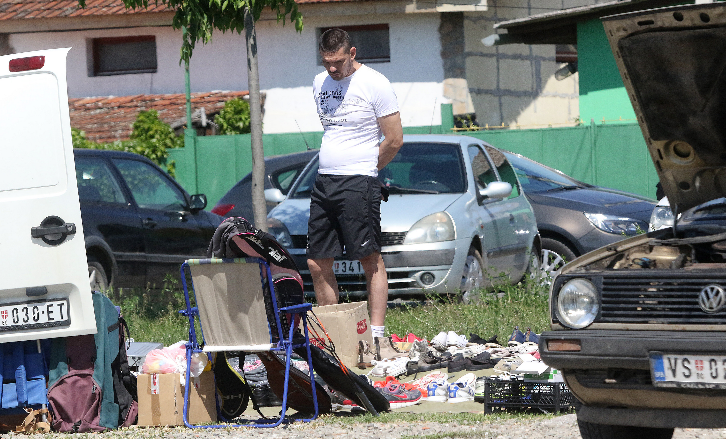 Prejaka scena sa pijace u Srbiji! Leži na podu, raširenih nogu, ljudi gledaju i ne veruju: "Nije puno prešla"