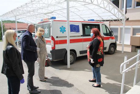 Knić, načelnica Šumadijskog okruga Biljana Ilić Stošić Knić, načelnica Šumadijskog okruga Biljana Ilić Stošić