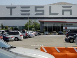 Tesla, logo, kompanija, fabrika, kola, automobil