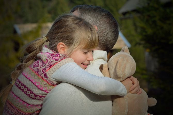 Otac tata ćerka zagrljaj Otac tata ćerka zagrljaj