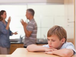 dete, decak, sin, svađa roditelja, roditeli se svađaju, porodica svađe u porodici