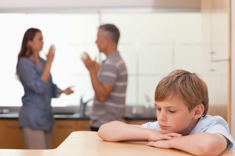 dete, decak, sin, svađa roditelja, roditeli se svađaju, porodica svađe u porodici