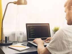 posao, online, muskarac, kopjuter, laptop, kancelarija