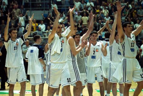 KK Partizan tim iz 2000/01 sezone kad su igrali FIBA Suproligu KK Partizan tim iz 2000/01 sezone kad su igrali FIBA Suproligu