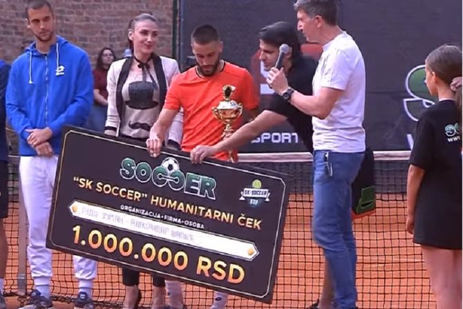 Damir Džumhur sa čekom na milion dinara