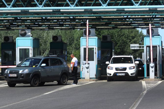 HORGOS GRANICA STANJE prelazak granični prelaz putnici koferi