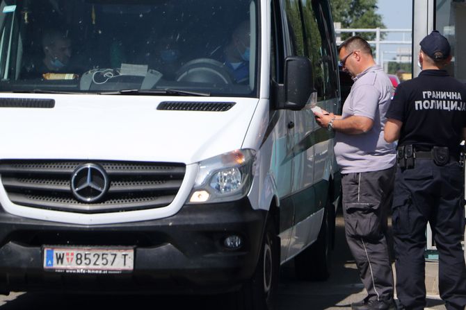 HORGOS GRANICA STANJE prelazak granični prelaz putnici koferi