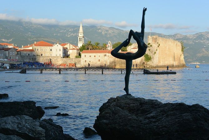 Budva, Stari grad, Gimnastičarka