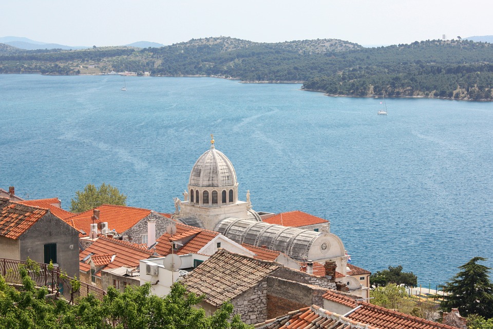 Ovaj grad u našem komšiluku je zasijao pre Pariza i krije čak DVE UNESCO atrakcije!