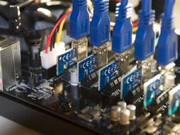 Komponente , čipovi, štampane ploče, kablovi