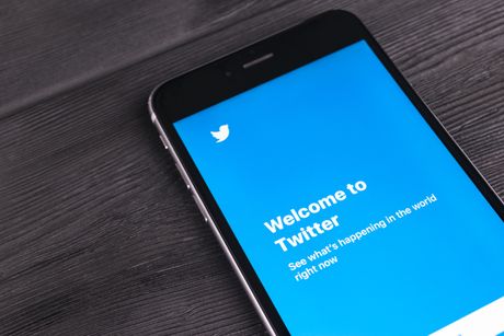 Twitter, Tviter, mobilni telefon, prepiska, dopisivanje, drustvene mreze Twitter, Tviter, mobilni telefon, prepiska, dopisivanje, drustvene mreze