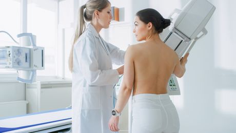 mamografija, pregled grudi, Lekarka, Doktorka, Pacijentkinja, Bolest, Rak, Terapija