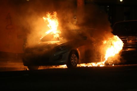 Zapaljeni automobil, kola, vozilo, auto, vatra