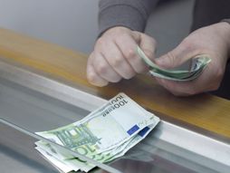 100 evra, pare, evri, banka, šalter