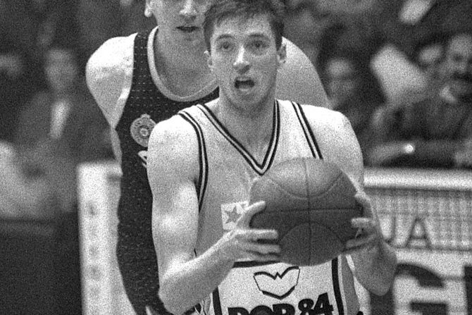 Toni Kukoć i Pop 84 protiv Partizana na poslednjoj utakmici košarkaške sezone pre raspada Jugoslavije Toni Kukoć i Pop 84 protiv Partizana na poslednjoj utakmici košarkaške sezone pre raspada Jugoslavije