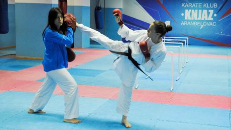 Jovana Preković, karate, trening