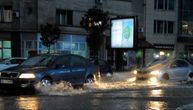 Nebo se sručilo nad Beograd: Grmi, seva i potapa glavni grad, lančani sudar na Autokomandi, gejzir na autoputu