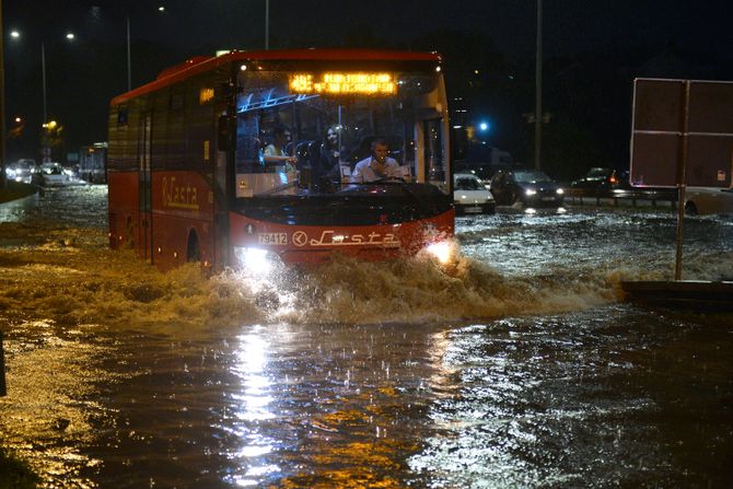 Beograd, nevreme, kiša, potop, potopljeni automobili