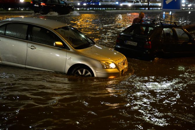 Beograd, nevreme, kiša, potop, potopljeni automobili