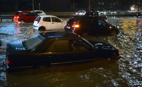 Beograd, nevreme, kiša, potop, potopljeni automobili