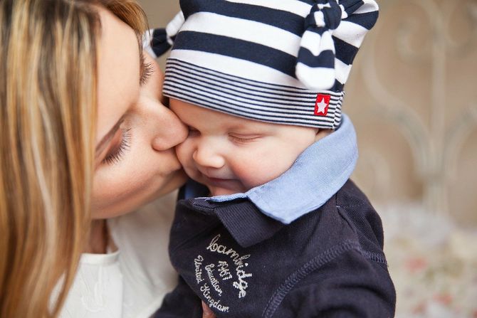 Mame češće uzimaju bolovanje kako bi brinule o deci