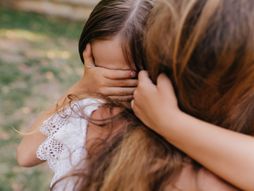 Dete, tuga, razdvajanje, usvajanje, roditelji, majka, devojčica