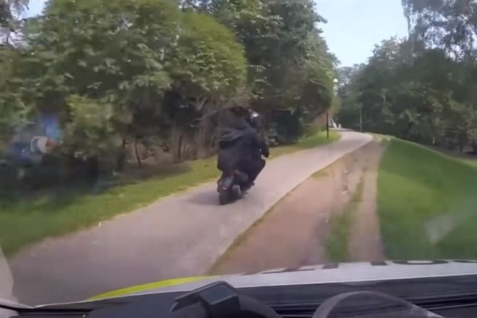 Potera Policija Skuter Potera Policija Skuter