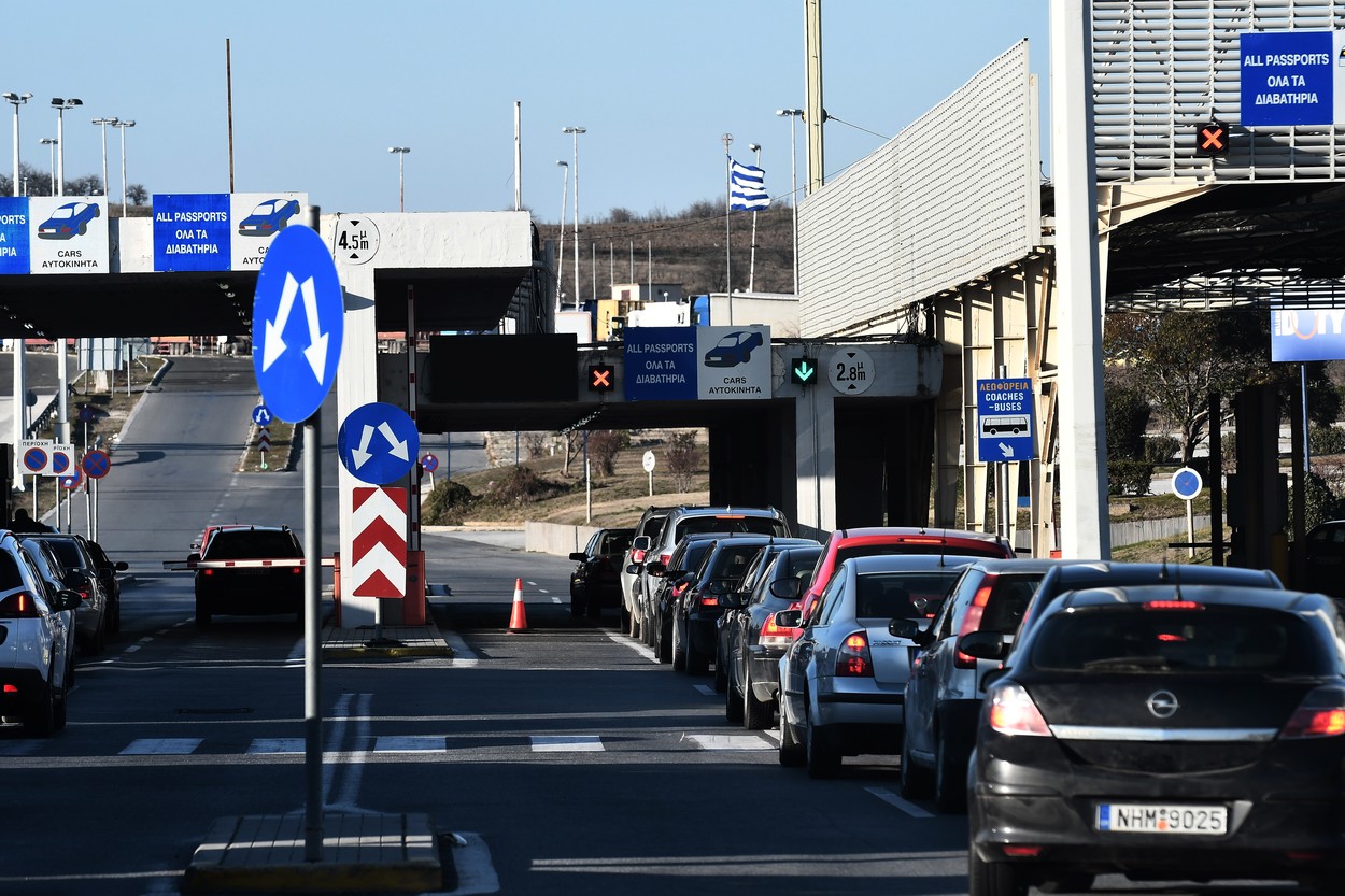Srpski prkos na Evzoniju! Zbog onog što su Srbi uradili usred gužve, GORE MREŽE: Veroučitelj objavio i snimak