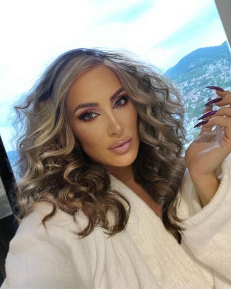 Senidah sa novom frizurom Senidah sa novom frizurom