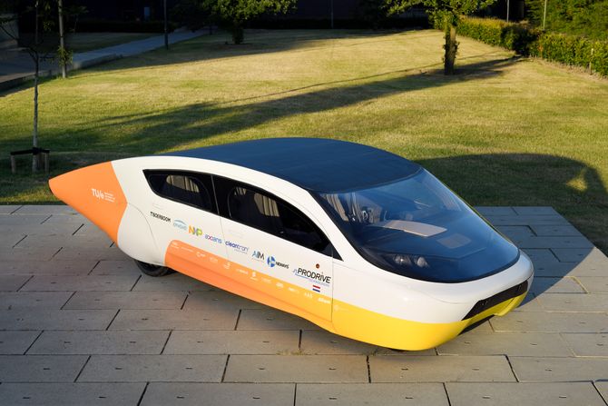 Stella Era, solarni automobil Stella Era, solarni automobil