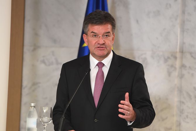 Miroslav Lajcak, Aleksandar Vucic