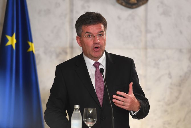 Miroslav Lajcak, Aleksandar Vucic