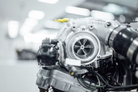 Turbo punjač sa elektromotorom