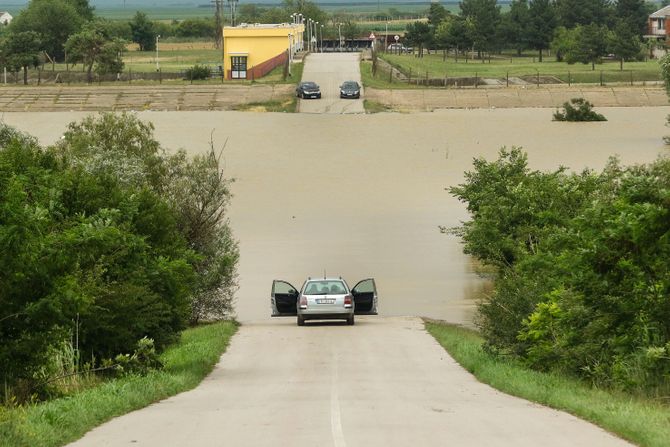 Poplave, izlivanje reka