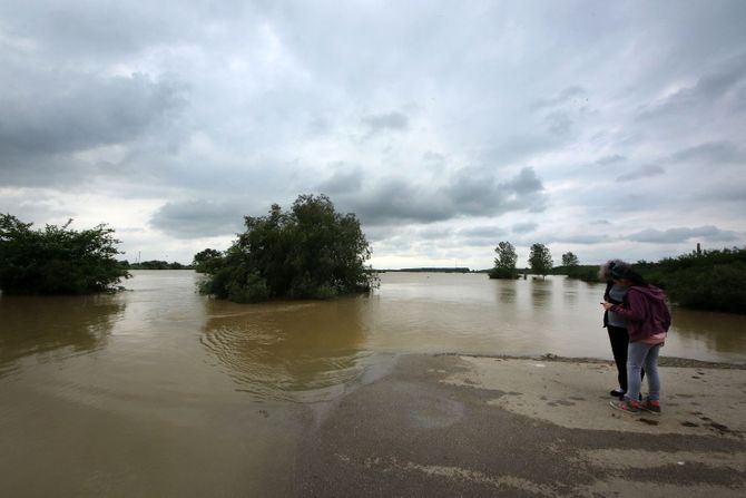 Poplave, izlivanje reka