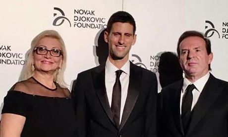 Bogoljub i Milanka Karic sa Novakom Djokovicem