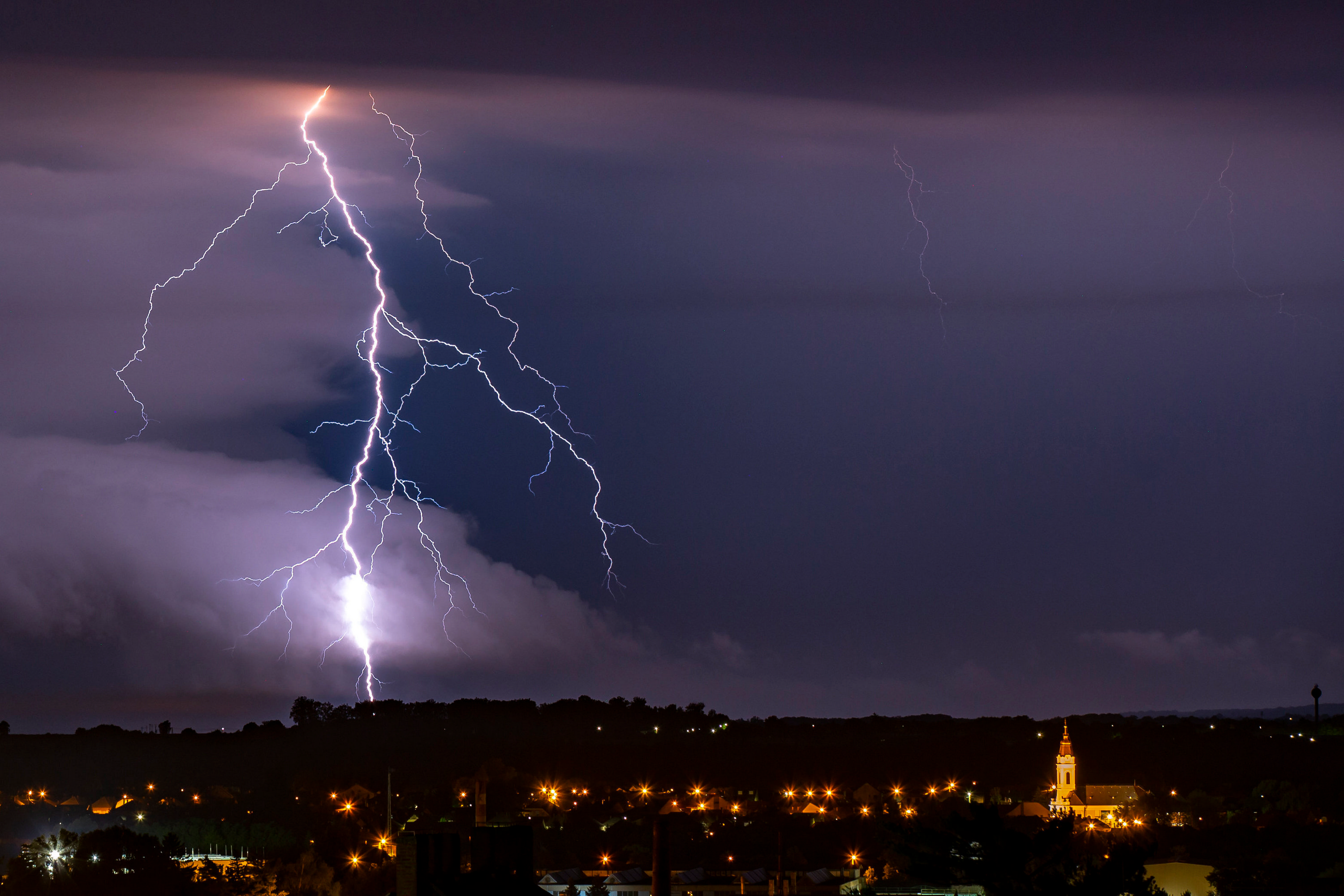 "Puca" nad Vršcem: Munje paraju nebo