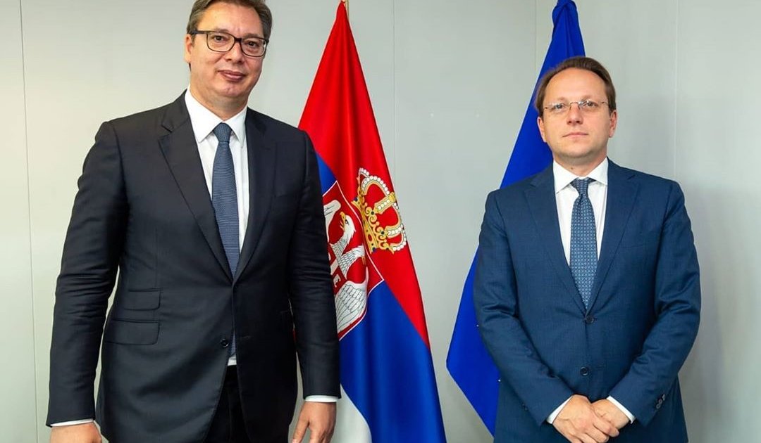 Vučić se sastao sa evropskim komesarom za proširenje Varhejijem