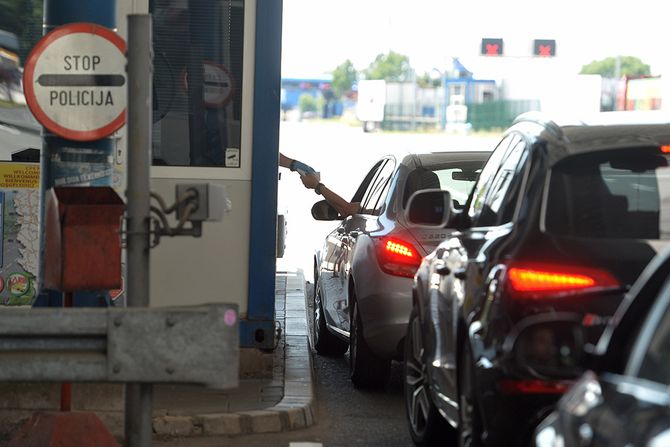 Granični prelaz Batrovci - Bajakovo, granica, Srbija i Hrvatska