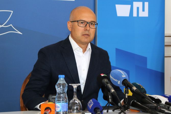 Miloš Vučević, gradonačelnik Novog Sada Miloš Vučević, gradonačelnik Novog Sada