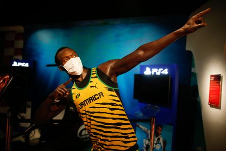 Usain Bolt, Jusein Bolt, voštana figura, maska