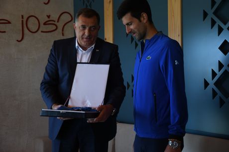Novak Đoković i Milorad Dodik, orden Novak Đoković i Milorad Dodik, orden