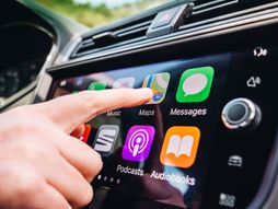 Apple CarPlay VS Android Auto