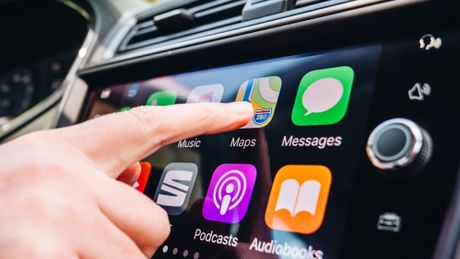 Apple CarPlay VS Android Auto